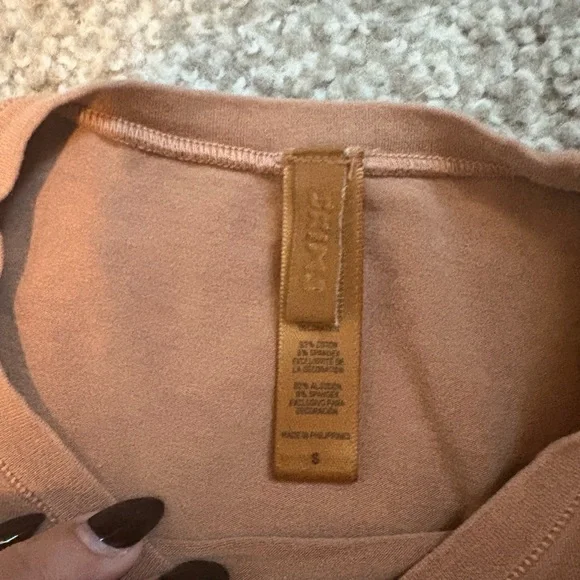 SKIMS Brown Vintage raglan cropped tee - Picture 3 of 3